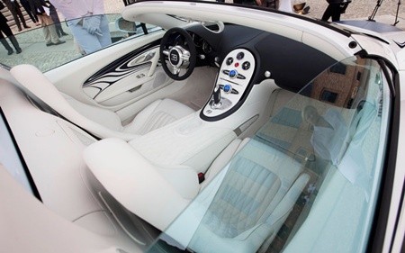 Tỷ phú chơi sang, khắc tên dài 3km trên đảo ảnh 4